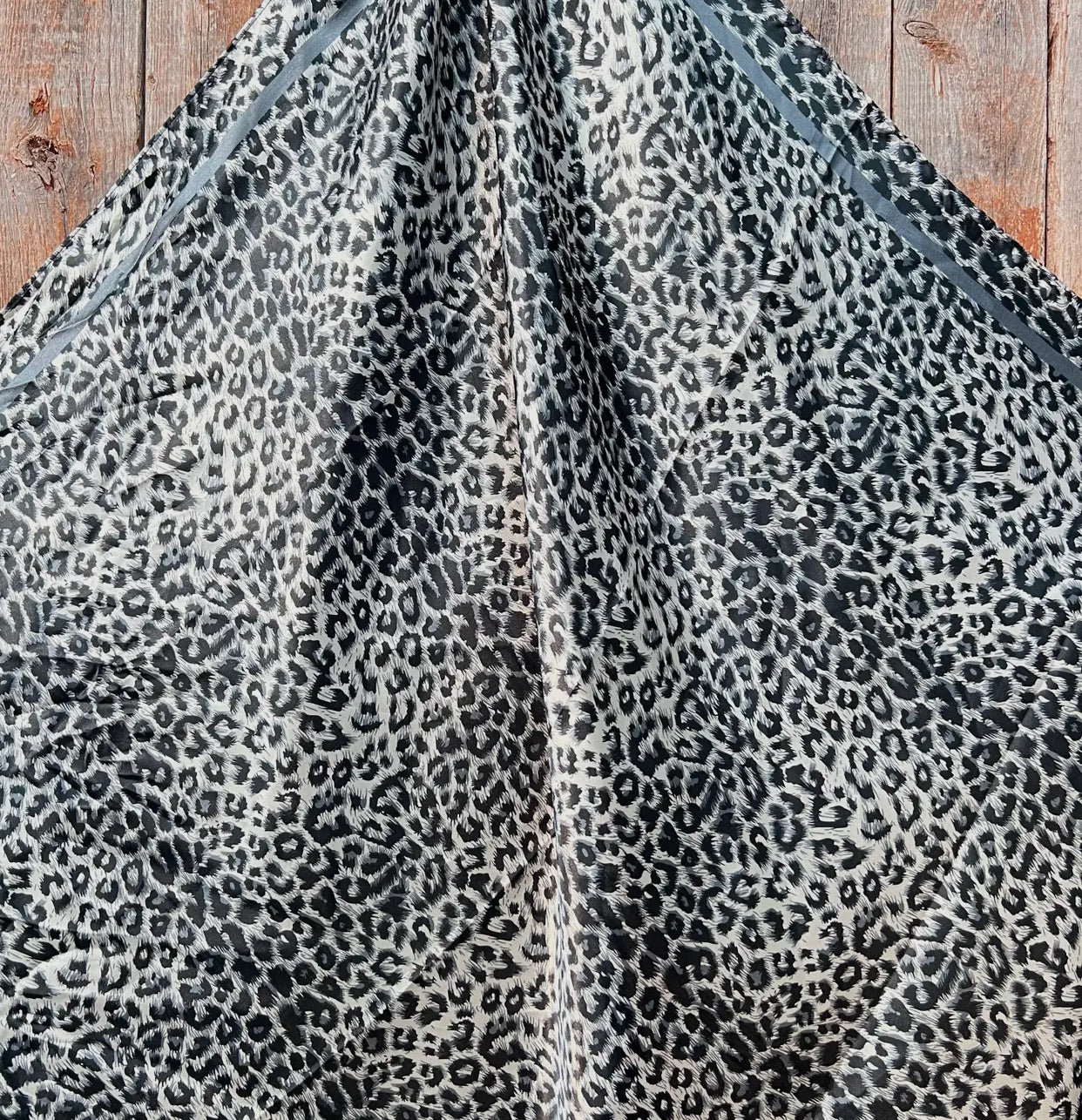 SNOW LEOPARD WILD RAG