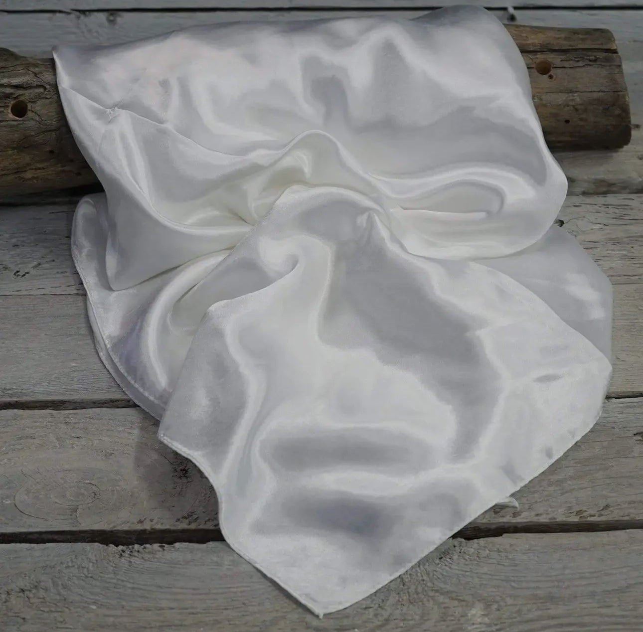 WHITE WILD RAG