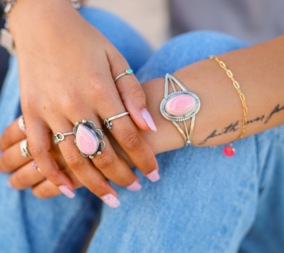 PINK OVAL CUFF BRACELT