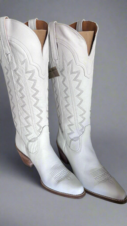 WHITE KNEE HIGH BOOTS